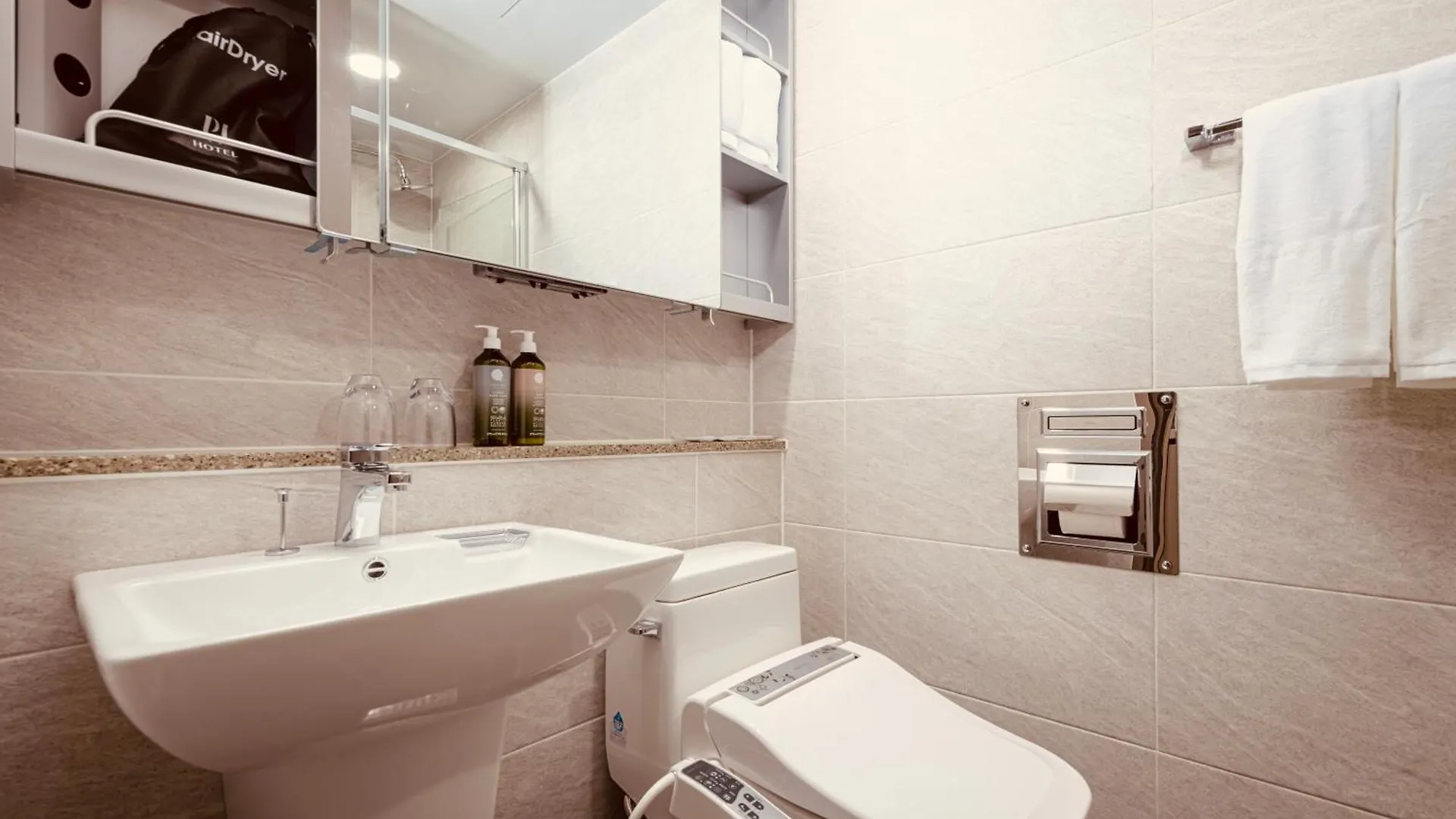 Sollago Myeongdong Hotel & Residence 서울특별시 4*,